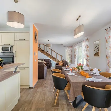 Gardenia With Pool * Tinjan