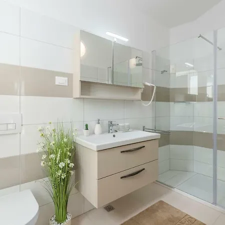 Gardenia With Pool *