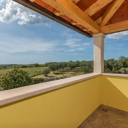 Gardenia With Pool * Tinjan