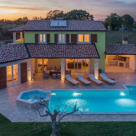 Gardenia With Pool, Garden&jacuzzi Tinjan