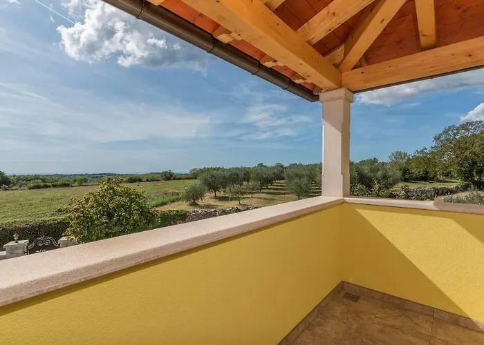 Gardenia With Pool * Tinjan