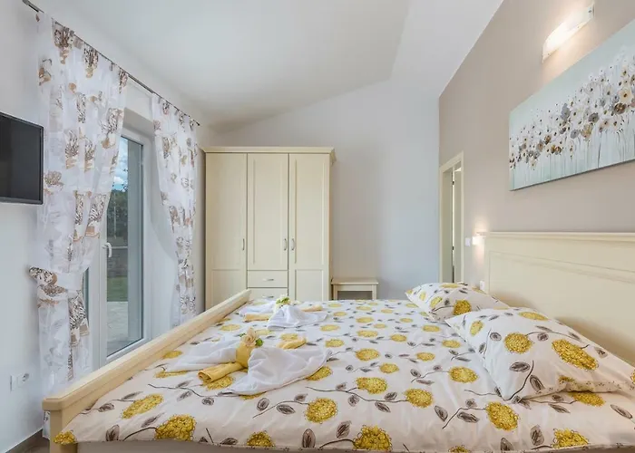 Gardenia With Pool Villa Tinjan