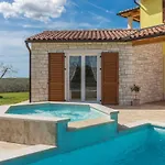 Vila Gardenia With Pool Tinjan