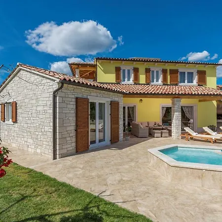 Vila Gardenia With Pool *